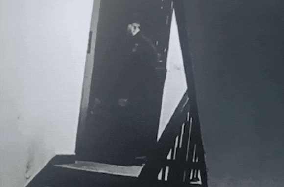 杭州男子群里发了10个字<strong></p>
<p>鹰币</strong>，家门突然被开！警察冲了进来……