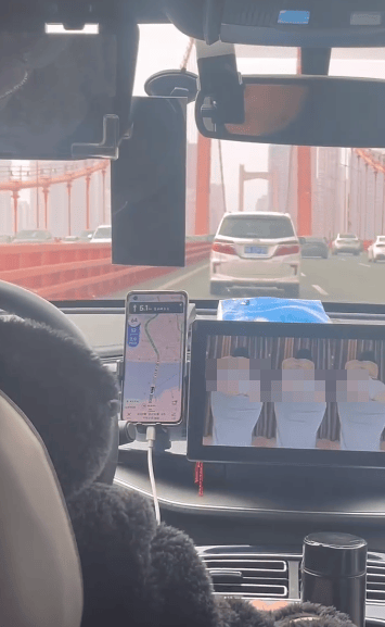 武汉顺风车司机车内放不雅视频<strong></p>
<p>幕币</strong>，哈啰出行请求女乘客“不要和车主计较，代表乘客道歉”