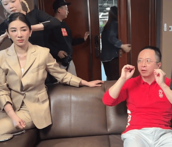 周鸿祎回应参演的短剧辣眼睛:黄奕诱惑<strong></p>
<p>炒币秘籍</strong>我的剧情是DeepSeek设计的