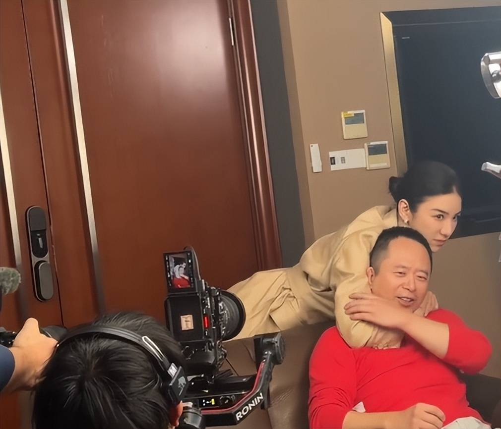 周鸿祎回应参演的短剧辣眼睛:黄奕诱惑<strong></p>
<p>炒币秘籍</strong>我的剧情是DeepSeek设计的