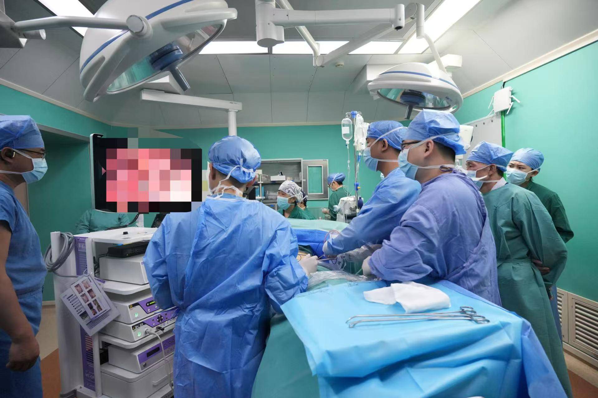 20米高空掉落螺丝刀直插男子胸腔<strong></p>
<p>炒币秘籍</strong>!医生:不要自行拔除