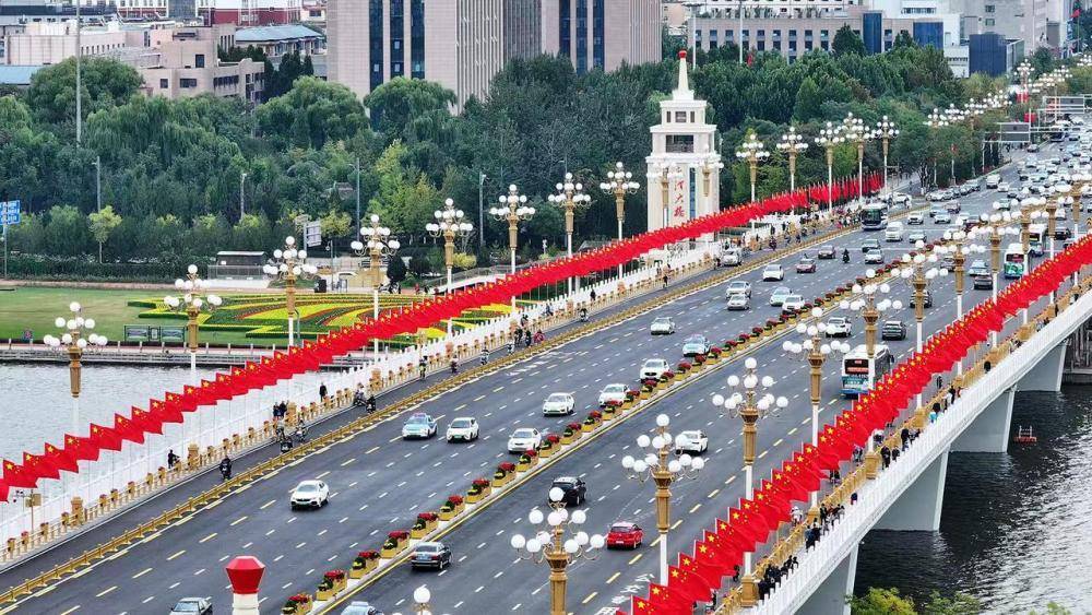 山西省委书记、省人大常委会主任唐登杰：坚定不移推动高质量发展深化全方位转型