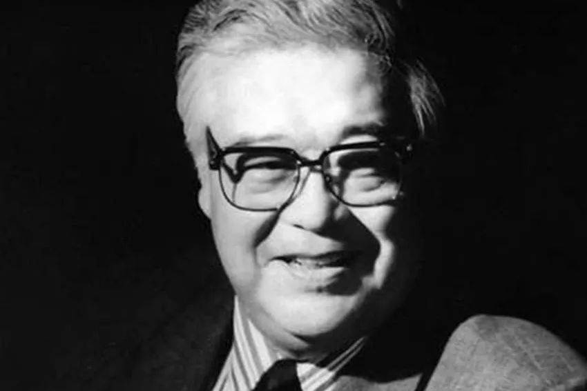 受中央领导同志委托<strong></p>
<p>链币世界</strong>，中宣部副部长、中央广播电视总台台长慎海雄一行，前往北京电影制片厂，深切悼念于洋同志