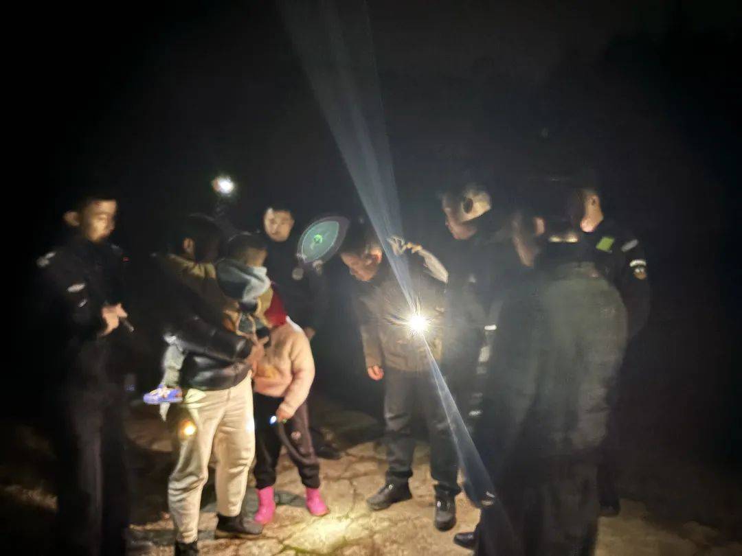 因思念在外务工妈妈<strong></p>
<p>币圈9月4号</strong>,8岁姐姐和4岁弟弟带零食手电“去旅行”失联,江西警方连夜搜寻