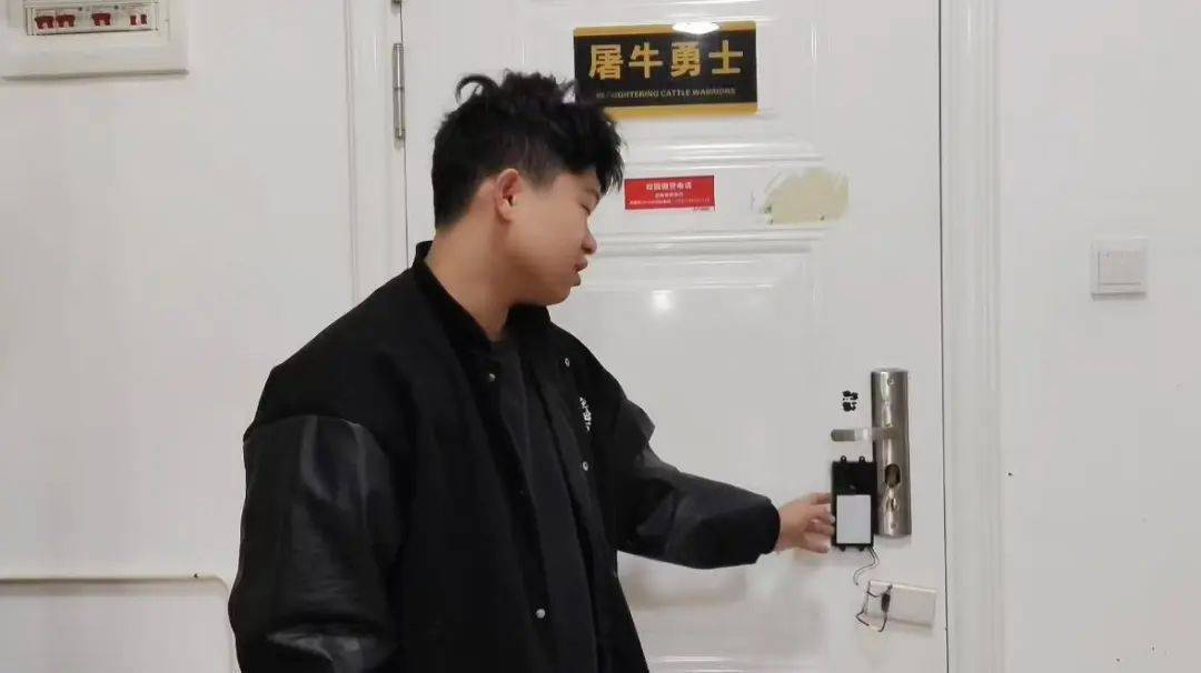 这室友靠谱!长沙一学生花80元为宿舍自制指纹锁:从小喜欢捣鼓<strong></p>
<p>币圈9月4号</strong>,做出来感觉特别爽