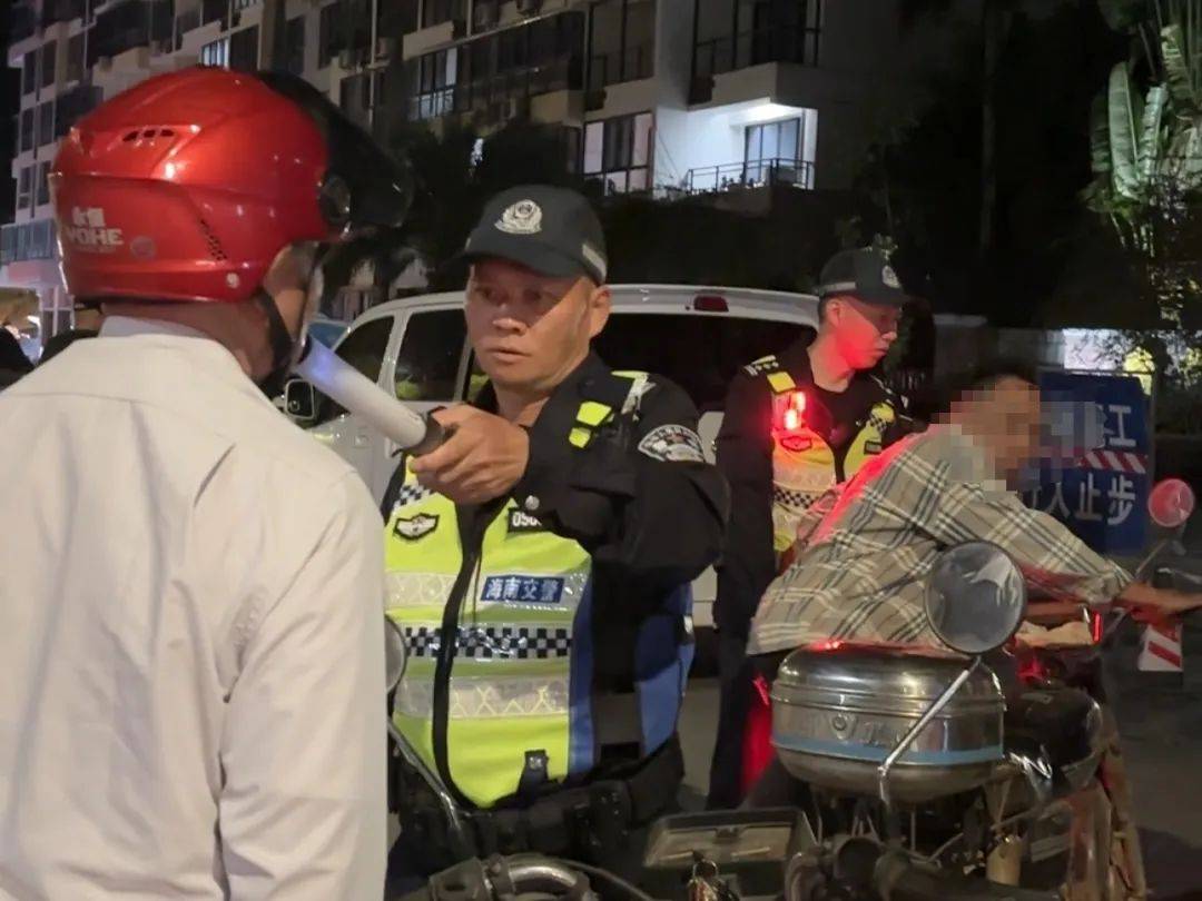 同桌的两人<strong></p>
<p>币圈9月4号</strong>，双双被查