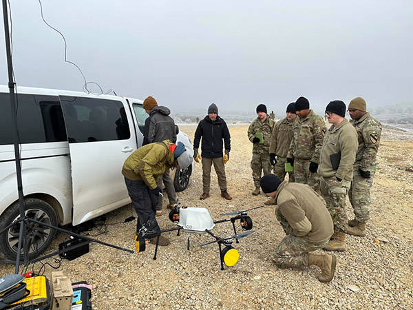 “在无人机技术上<strong></p>
<p>币圈割韭菜</strong>,还没有一家美国公司能跟得上乌克兰”