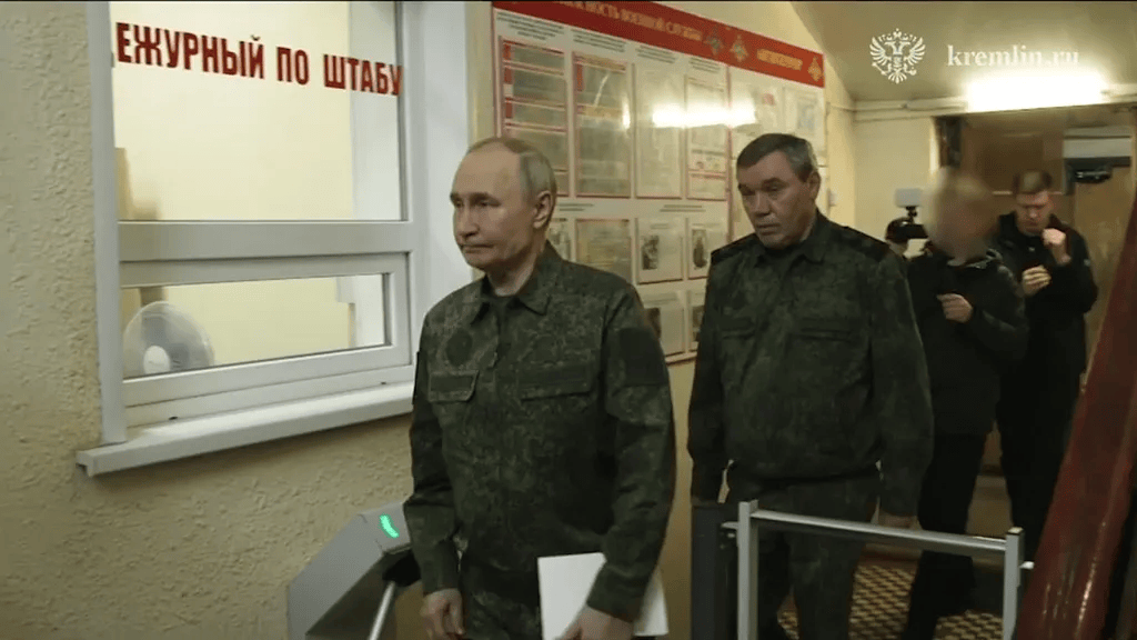 普京“罕见”军装视察前线下令夺回库尔斯克<strong></p>
<p>币圈割韭菜</strong>，专家：向停火谈判展示实力施加压力