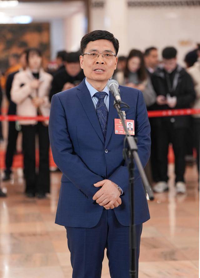 新华视点|全国两会“三大通道”聚焦这些“大事小情”