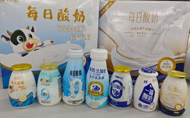 低价假酸奶标“酸奶”实为小甜水:每瓶生产成本不超过5毛钱