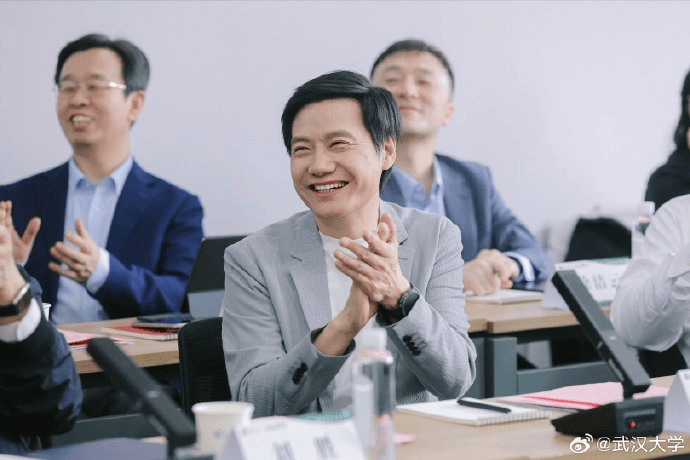 雷军回应如何保持好身材:英语不好已经让母校“蒙羞”<strong></p>
<p>币掌柜</strong>,不能再形象欠佳