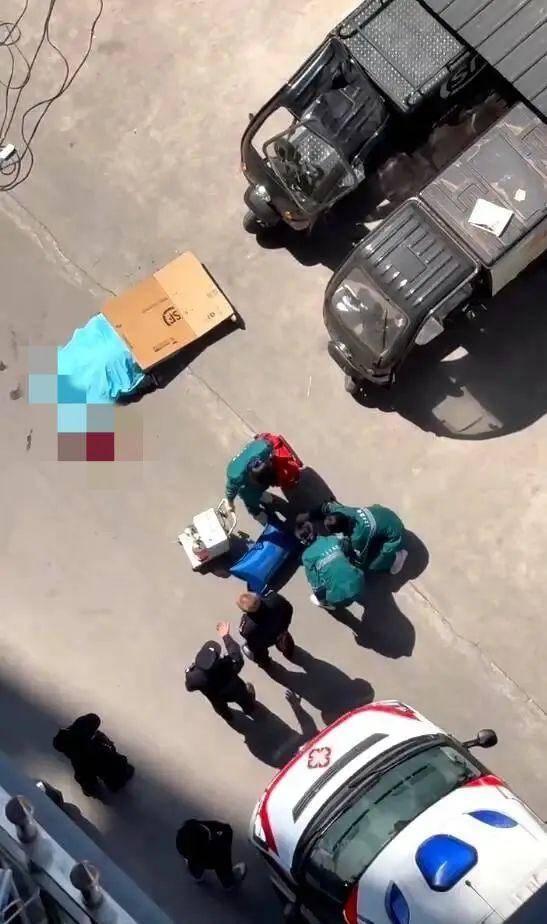 小区高空坠物砸死快递员<strong></p>
<p>玫瑰币</strong>,四川巴中警方通报:2人被刑拘