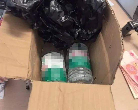 快递当场开箱:108000元现金<strong></p>
<p>币乎行情</strong>!浙江男子傻眼了