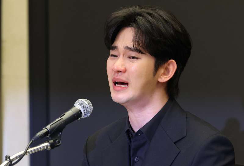 金秀贤为何在记者会上多次喝水<strong></p>
<p>满币网首页</strong>,网友请DeepSeek解读