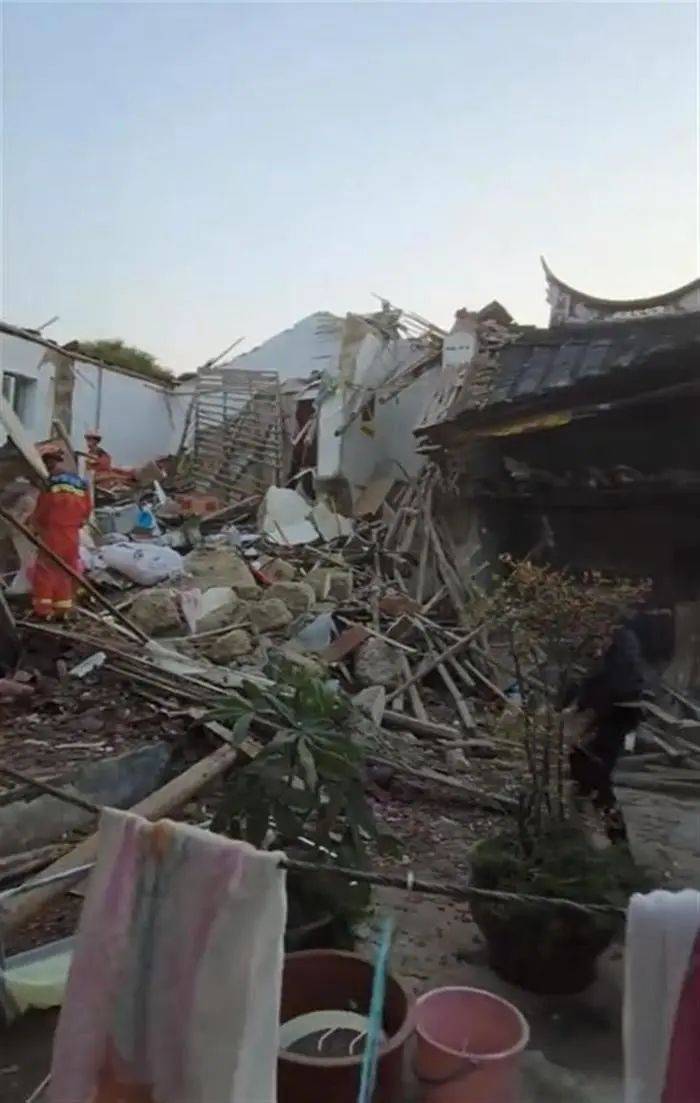 福建一民宅倒塌7人被埋<strong></p>
<p>孪生币</strong>,亲历者:房龄已超60年