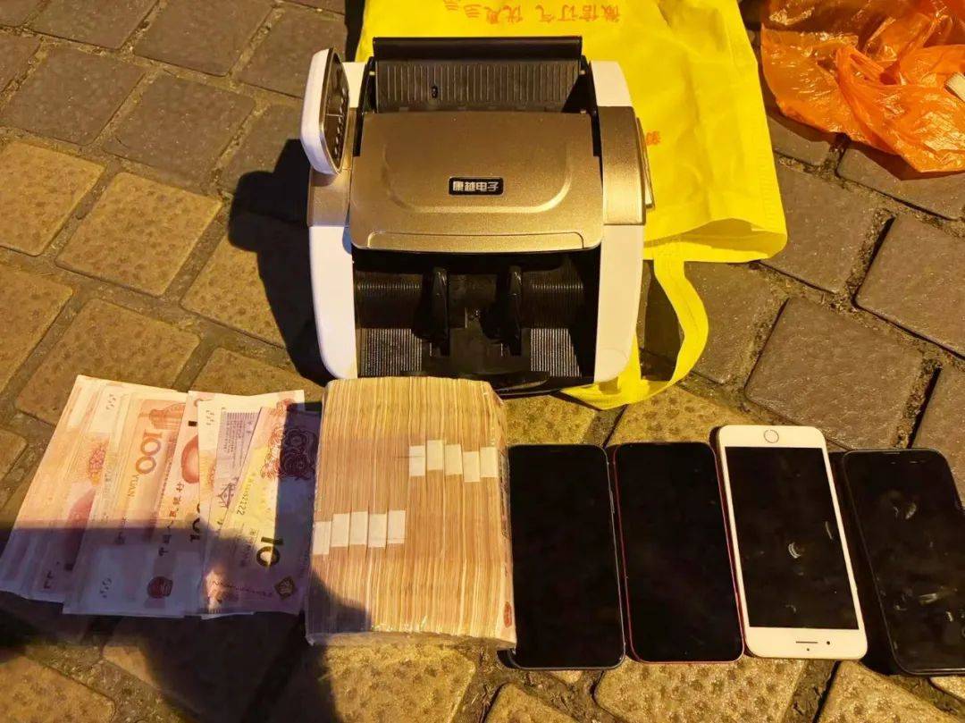 事发桂林<strong></p>
<p>全自动炒币软件</strong>!背包里装的1000000元现金被警方紧急拦截