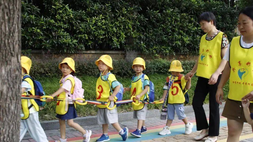 “共享奶奶”走红 网友:建议全国推广