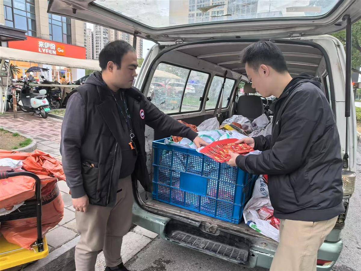 他发出的81万件快递全是电诈卡片<strong></p>
<p>全自动炒币软件</strong>！武汉江岸警方破获特大诈骗案