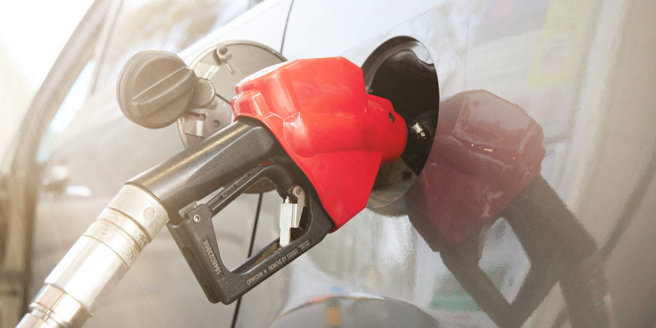 国家发展改革委：4月17日24时起<strong></p>
<p>币事</strong>，国内汽、柴油价格每吨分别降低480元和465元