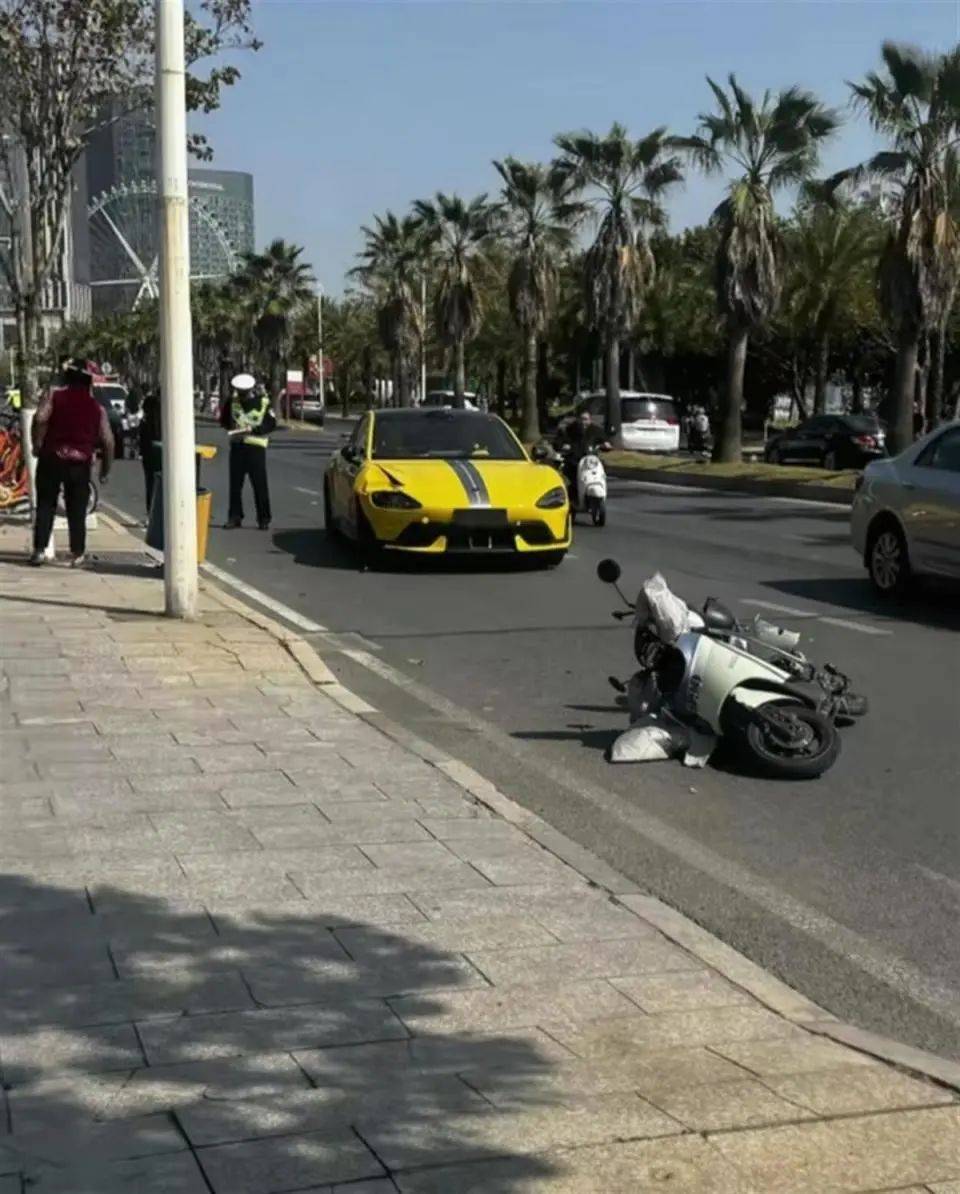 福建泉州一小米SU7 Ultra撞上电动车致26岁女生重伤<strong></p>
<p>币事</strong>,疑似受害者妹妹发声:姐姐送医治疗20余天,现已去世