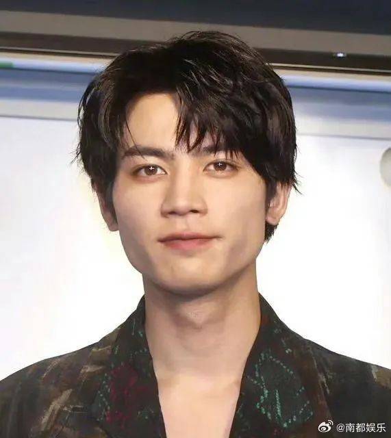 热搜第一<strong></p>
<p>币事</strong>!24岁男演员不幸去世