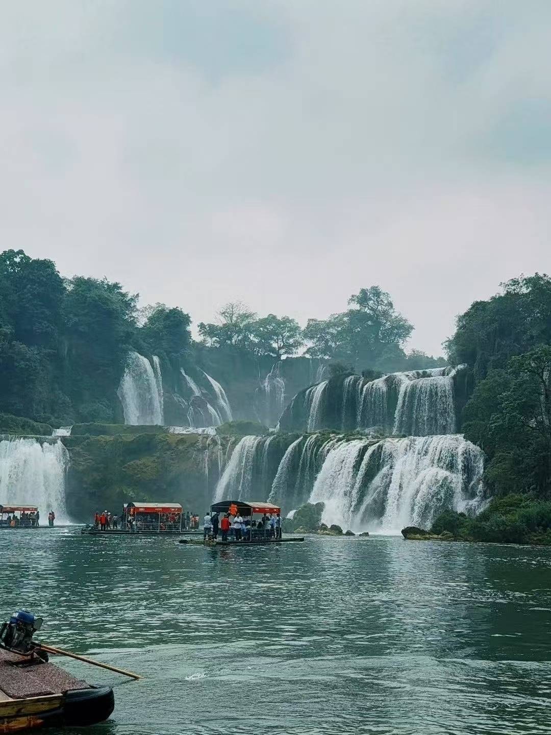 广西德天跨国瀑布变“小水滴”<strong></p>
<p>佛系炒币</strong>,景区:枯水期,水量要到6月以后恢复