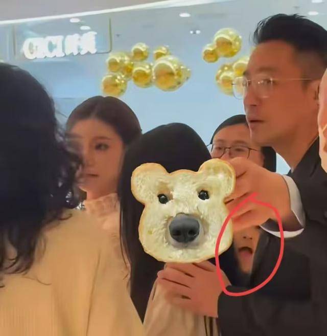 大S儿女回北京<strong></p>
<p>佛系炒币</strong>,张兰拉着小玥儿逛街,网友夸汪小菲好帅