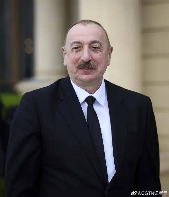 今晚<strong></p>
<p>大学生炒币</strong>，两国总统乘机抵京