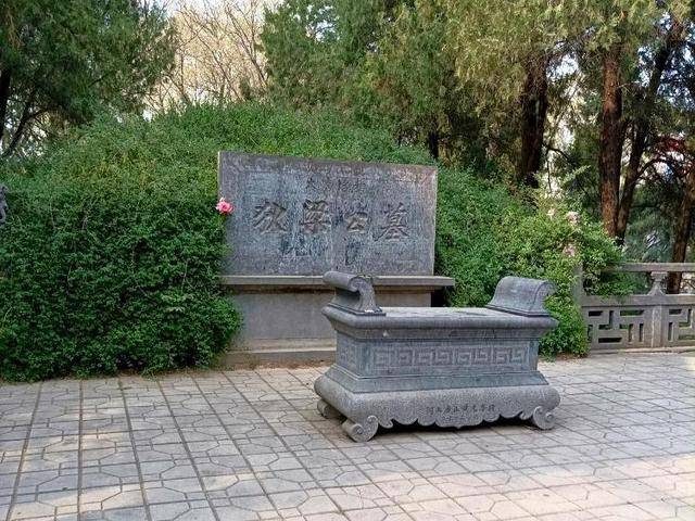 洛阳白马寺存争议的狄仁杰墓挂牌<strong></p>
<p>大学生炒币</strong>，当地回应：确认就是狄仁杰墓