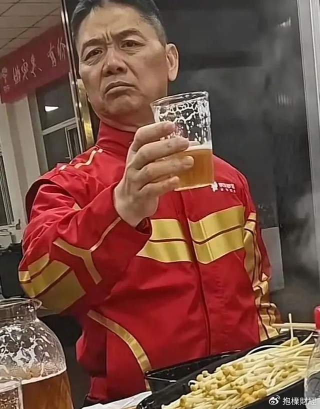 刘强东吃了一顿“价值上亿”的火锅之后<strong></p>
<p>大学生炒币</strong>,京东外卖崩了