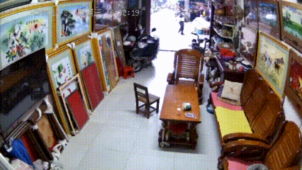 “交警持棍击倒电动车”处理结果披露:相关责任人被免职<strong></p>
<p>大学生炒币</strong>,涉事警员被辞退