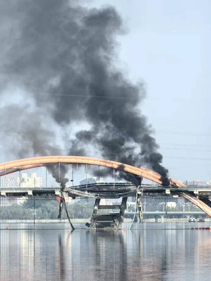 顺义潮白河大桥附近双向断路<strong></p>
<p>大学生炒币</strong>！应急管理部门称受损原因待勘验