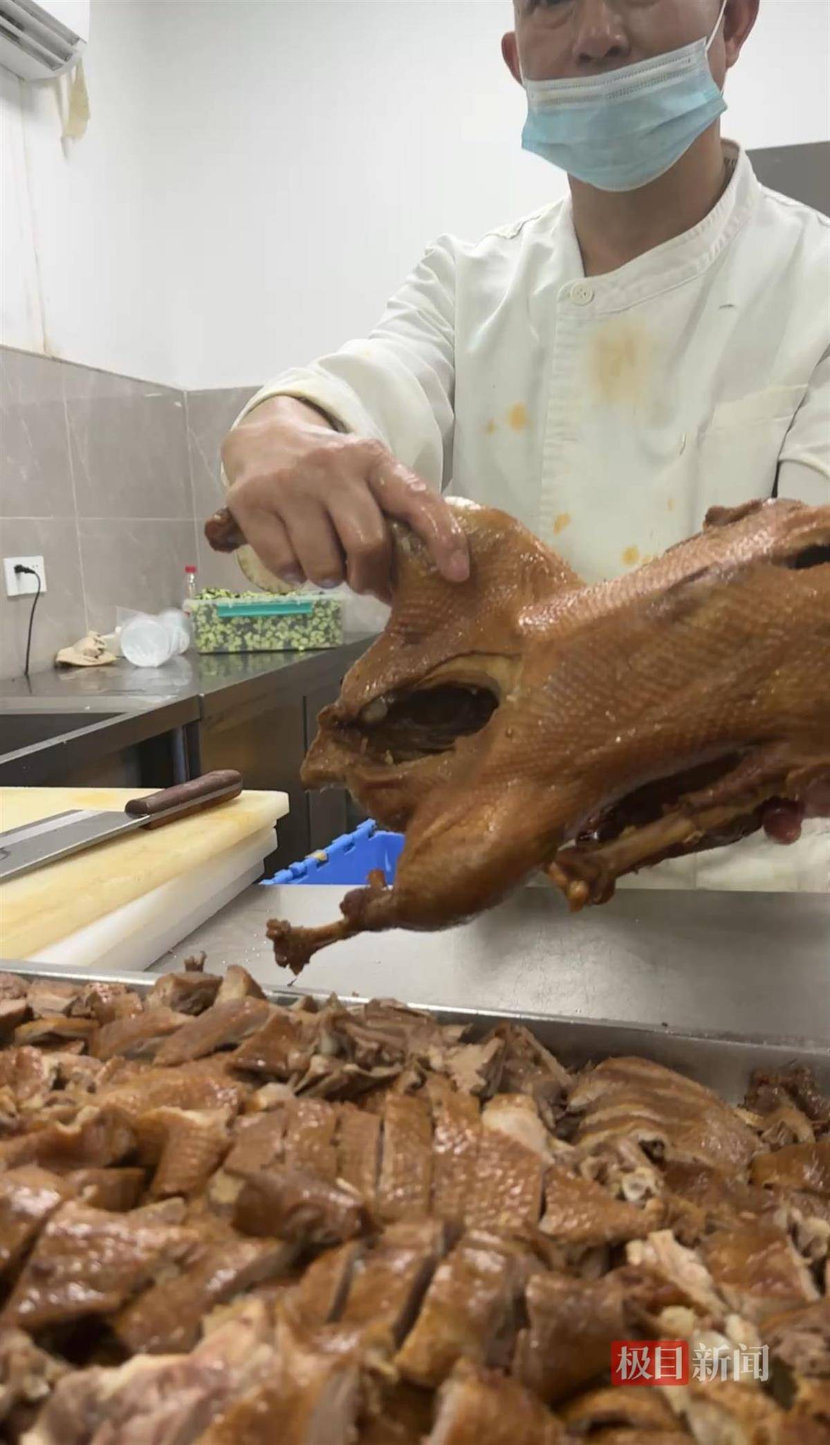 荣昌五一成绩单:5天接待游客224万人次<strong></p>
<p>叁币财经</strong>,卖出卤鹅29万只,政府食堂用掉2万余斤肉