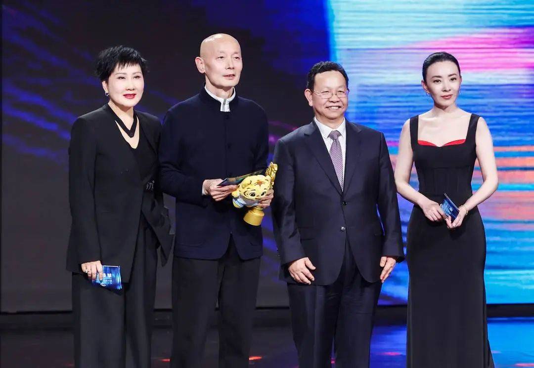 官方正式公布<strong></p>
<p>叁币财经</strong>!确认是葛优