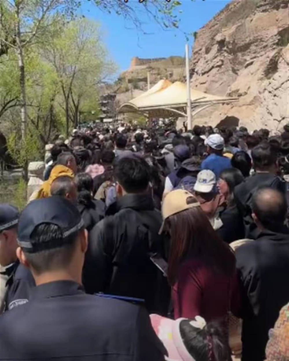 张信哲在山西大同演唱会上称约不到景区门票<strong></p>
<p>叁币财经</strong>,当地文旅回应