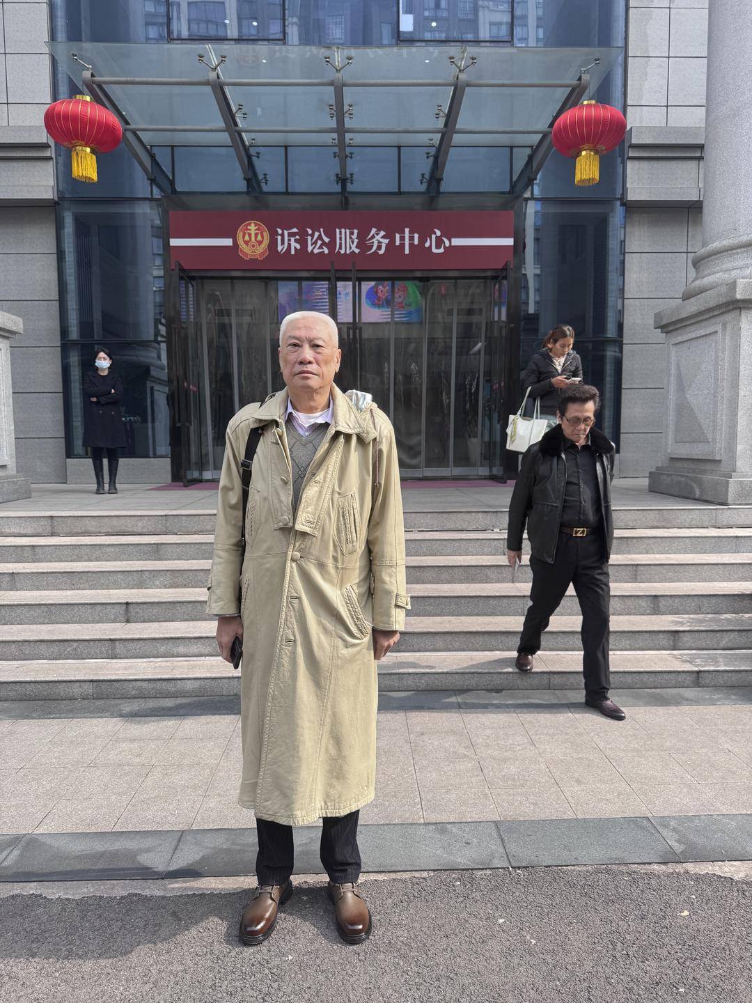 一起诉讼背后<strong></p>
<p>刷视频趣币</strong>,宜宾前首富“险被送精神病院”风波丨红星深度