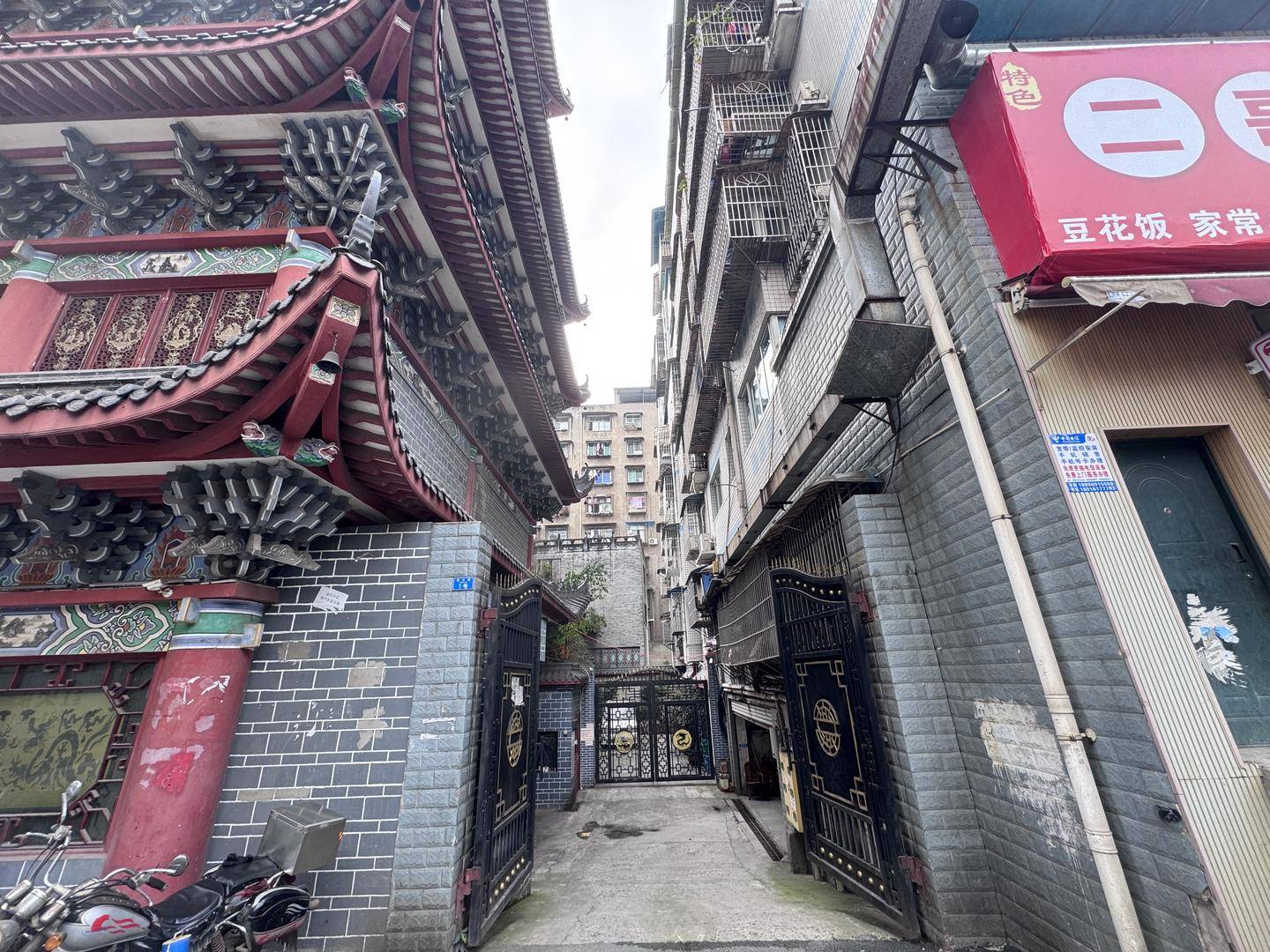 一起诉讼背后<strong></p>
<p>刷视频趣币</strong>,宜宾前首富“险被送精神病院”风波丨红星深度