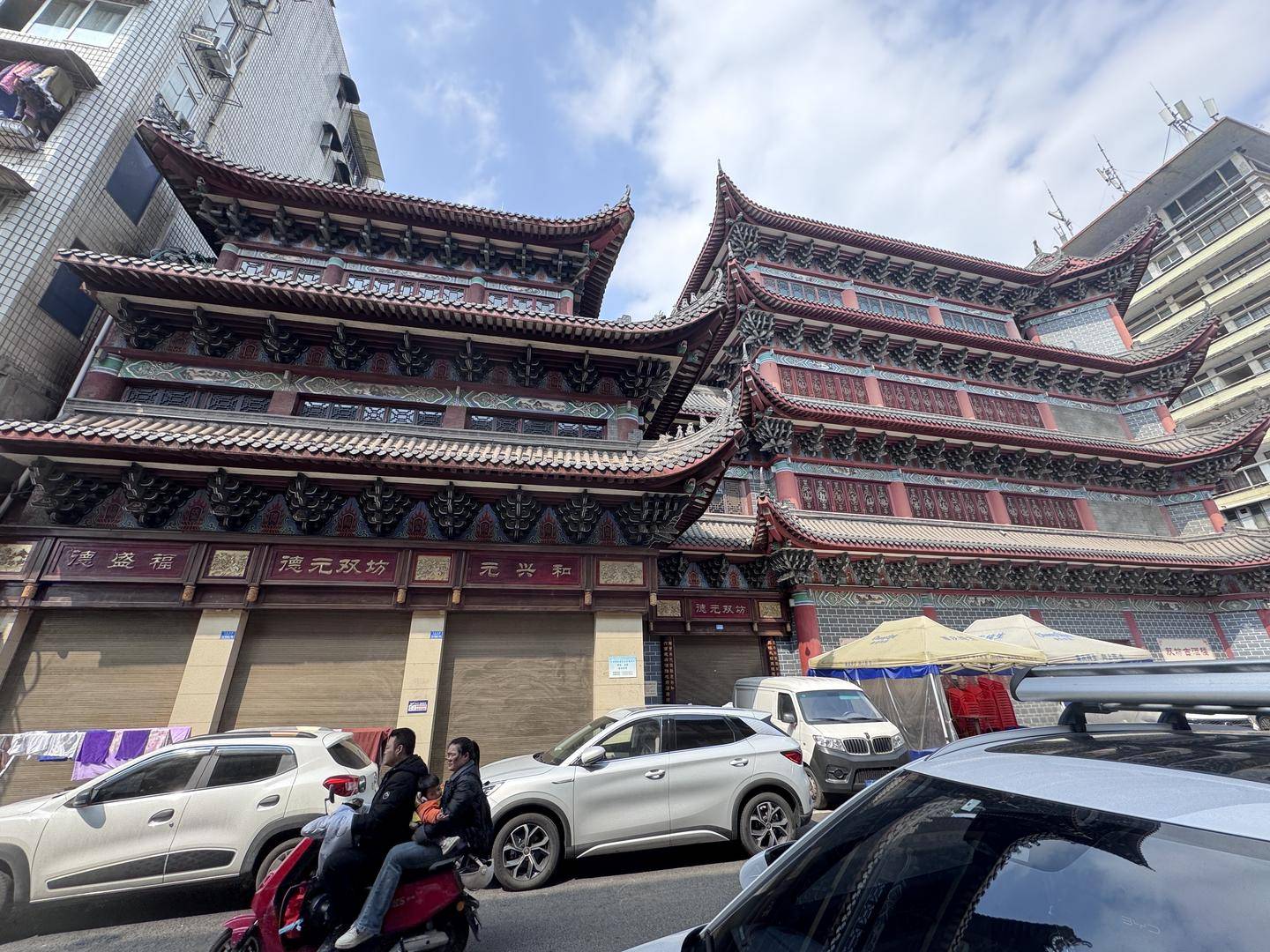 一起诉讼背后<strong></p>
<p>刷视频趣币</strong>,宜宾前首富“险被送精神病院”风波丨红星深度