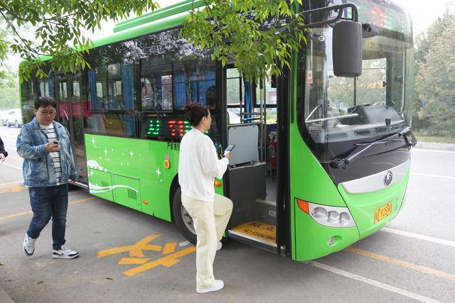 今晨<strong></p>
<p>刷视频趣币</strong>，北京首条外埠进京公交线开通运营