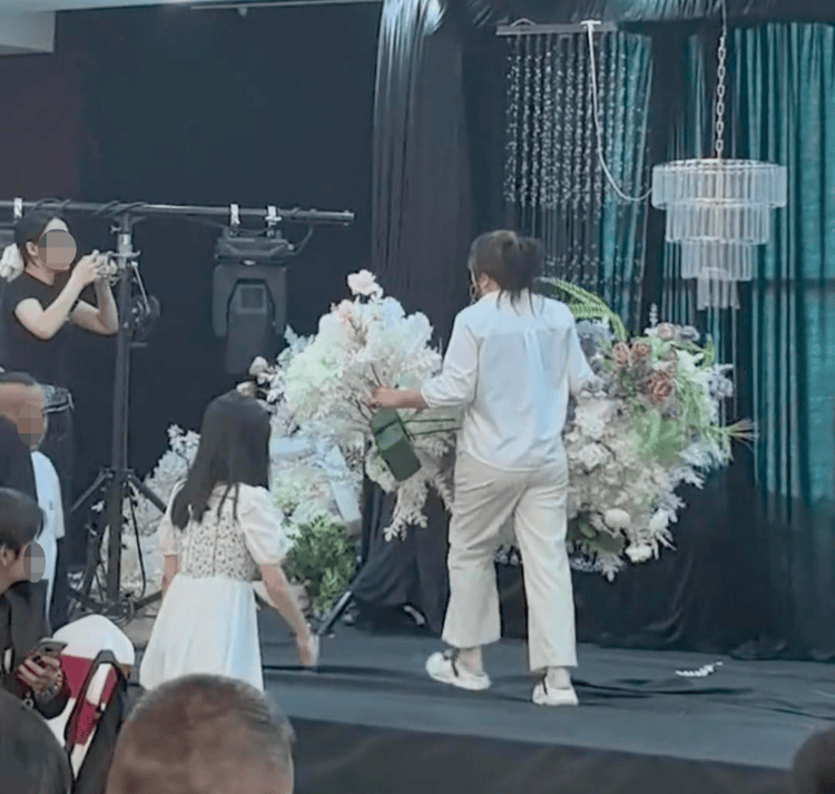 婚礼仪式前婚庆公司撤场?新郎称对方未履行合同<strong></p>
<p>炒币常见问题</strong>,公司称被要求离场后仍给予配合 律师分析