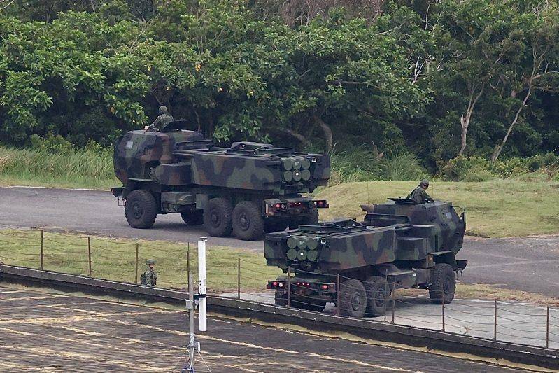 台媒:台军首次试射“海马斯”火箭炮时两度发生讯号异常<strong></p>
<p>莱币网</strong>,岛内网友讽“又一场烟火秀”