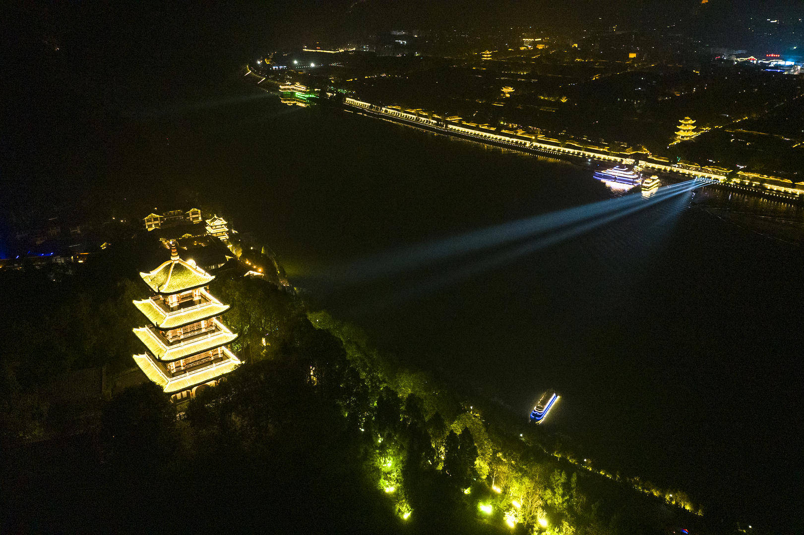 游客投诉在阆中一景区被索要597元上香费 官方:已致歉退款<strong></p>
<p>莱币网</strong>,景区停业整顿