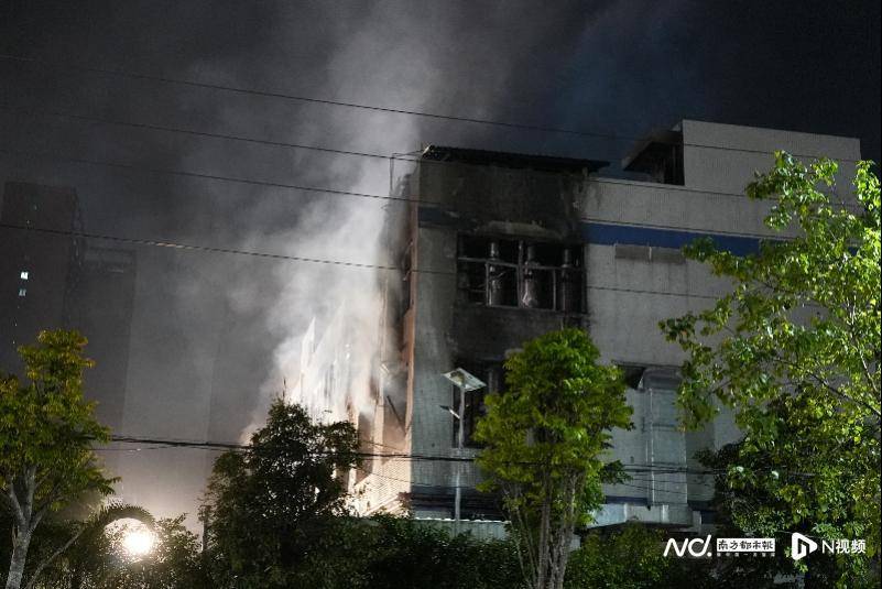 昨夜<strong></p>
<p>莱币网</strong>，中山一公司突发大火， 事发时火光冲天