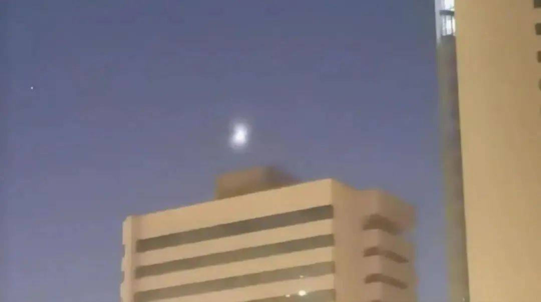 新疆夜空不明飞行物是什么<strong></p>
<p>币圈财经</strong>?揭秘来了