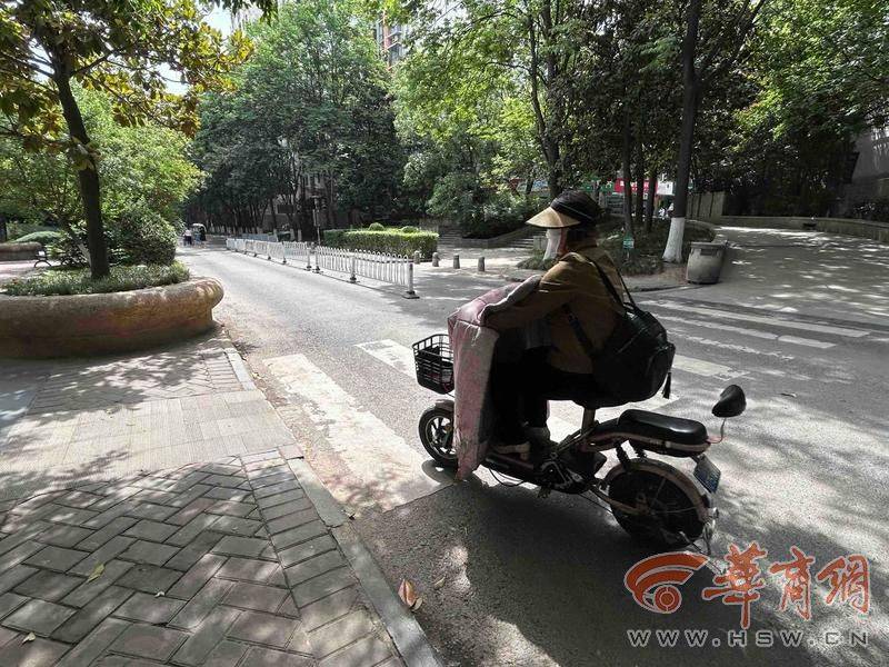 西安14岁初中生骑车回家在小区被撞 孩子说肇事司机下车看<strong></p>
<p>币圈财经</strong>了看就离开