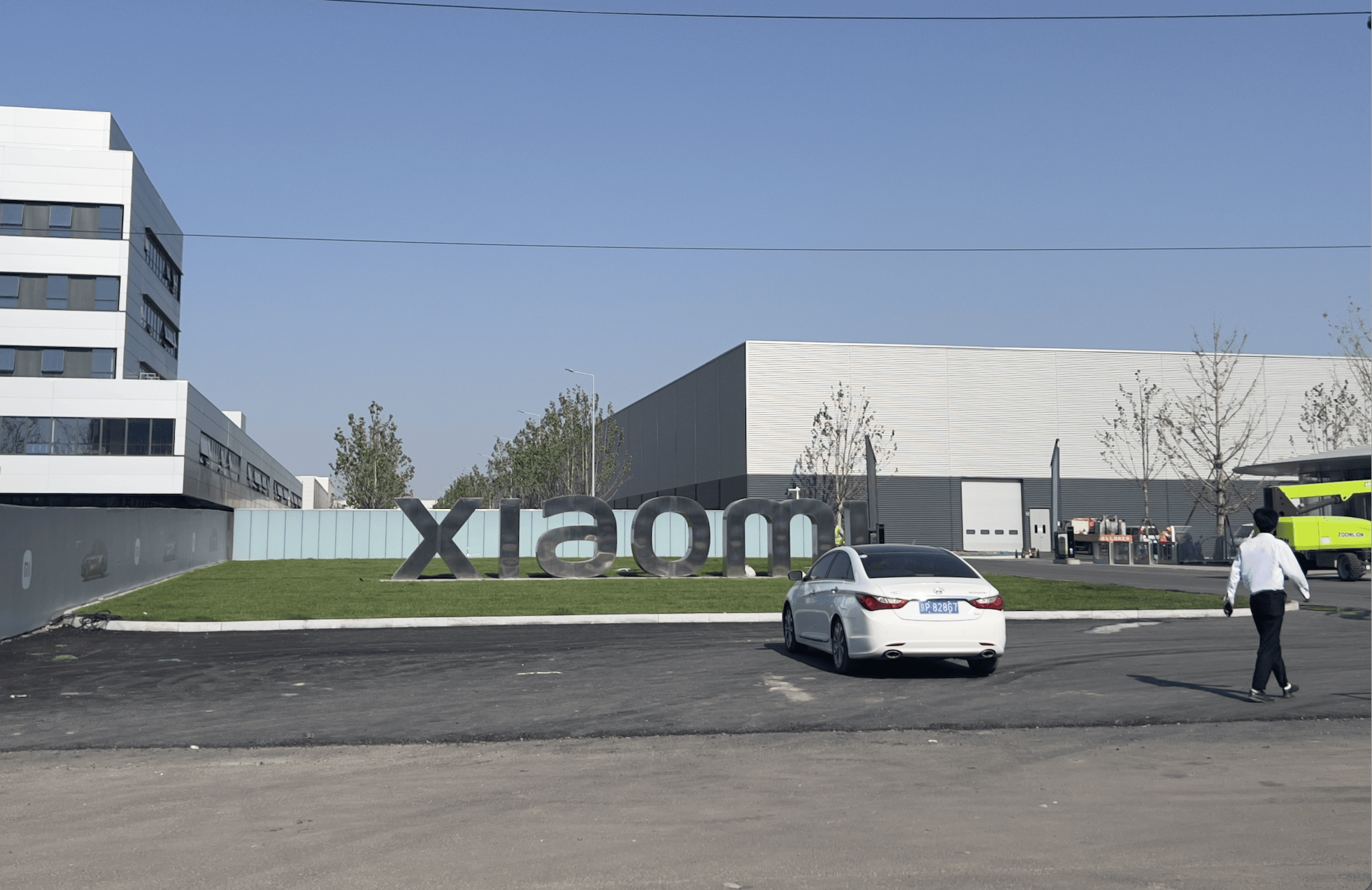 提YU7要等多久?实探小米汽车工厂:SU7大量装车<strong></p>
<p>炒币在哪里炒呢</strong>,二期工厂外立面已完工