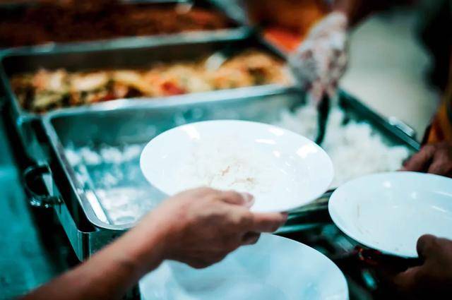 “小官巨贪校长”<strong></p>
<p>红币网</strong>，让乡镇初中生吃不饱