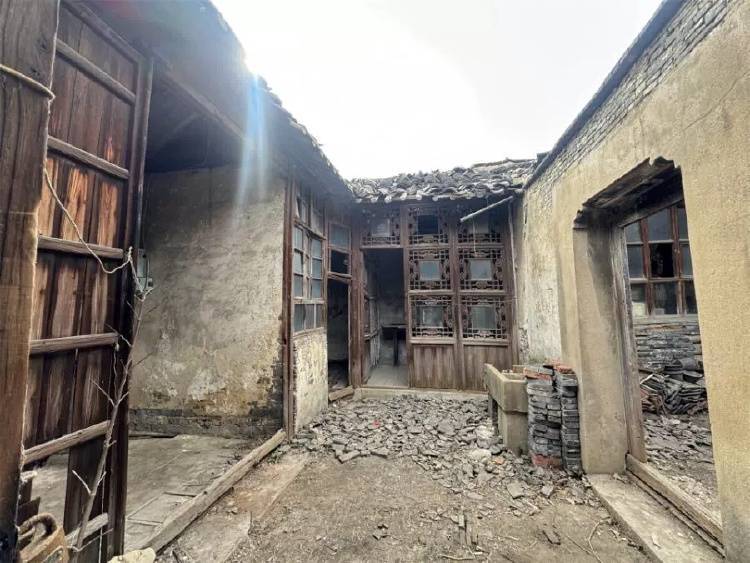 扬州一清代文物合院618元起拍<strong></p>
<p>币帛</strong>，此前已流拍两次