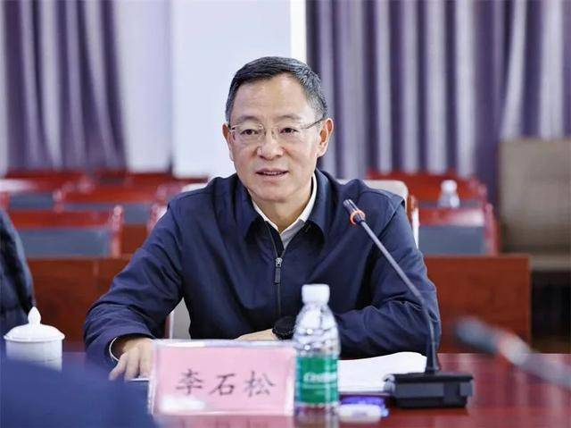 贪图享乐、道德败坏的李石松<strong></p>
<p>币帛</strong>,在厅长、市长、市委书记等任上敛财数额特别巨大