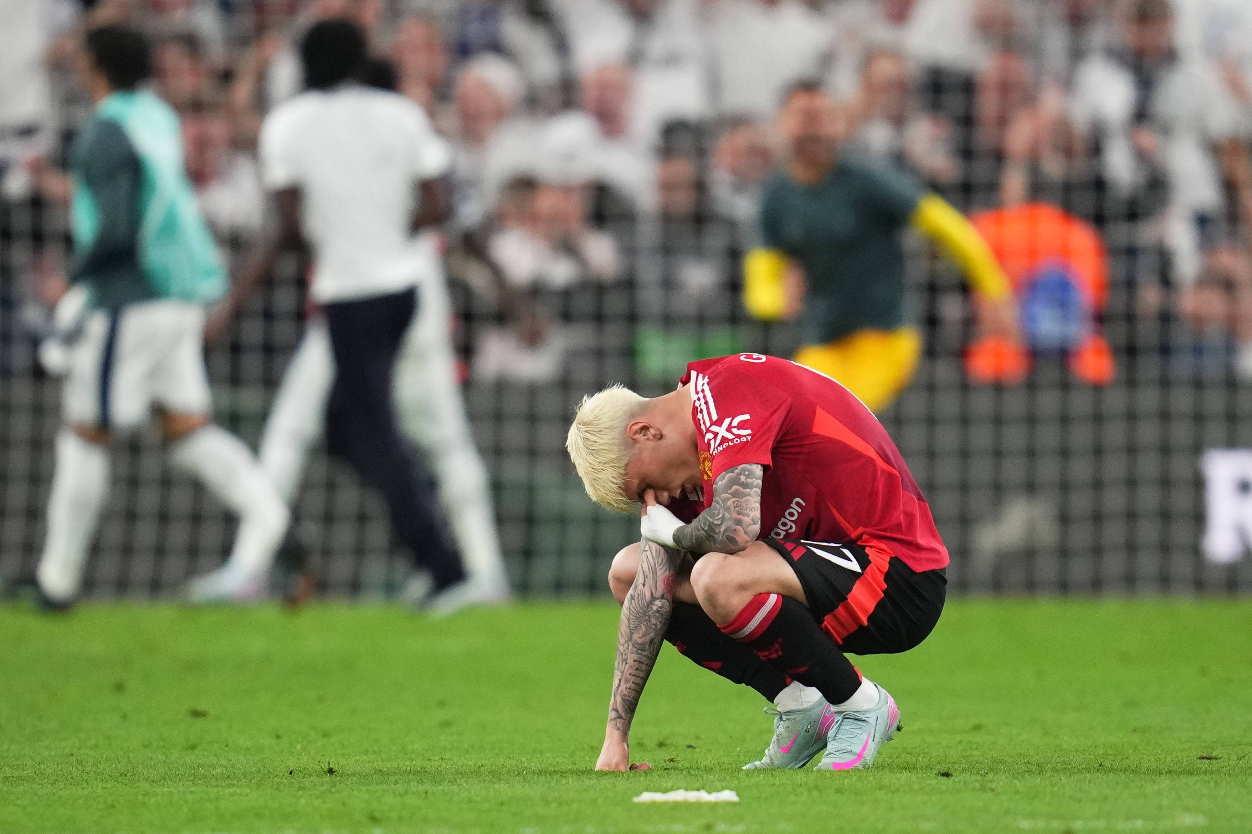 邮报:阿莫林的狠话让加纳乔和队友都确信<strong></p>
<p>币字</strong>,他的曼联生涯结束了